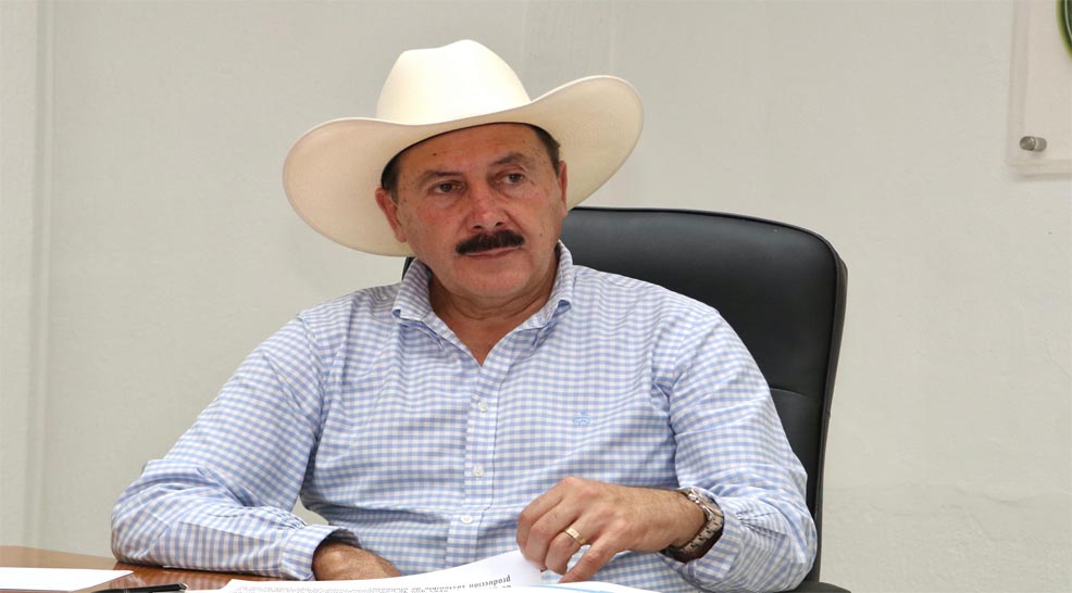 El Secretario de Agricultura, Ganadería y Pesca, 
