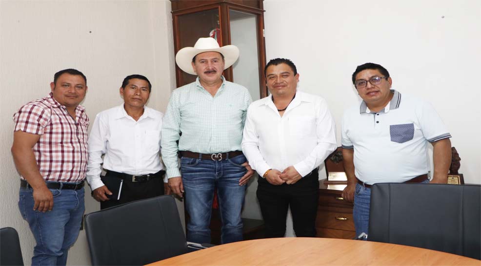 El Secretario de Agricultura, Ganadería y Pesca d