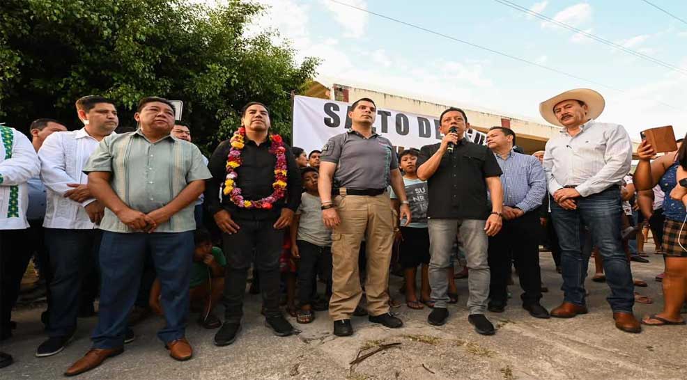 unto a nuestro gobernador Eduardo Ramírez Aguilar