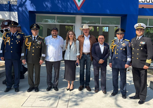 El secretario del Campo, Marco Antonio Barba Arrocha, asistió al acto conmemorativo por el CXI Aniversario de la Fuerza Aérea Mexicana.
