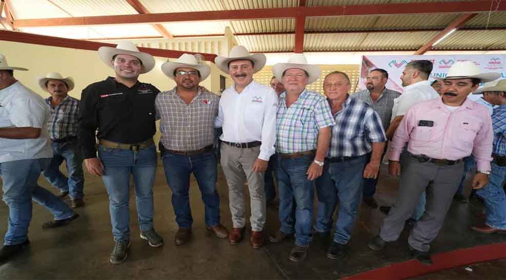 Junto con el Secretario de Seguridad del Pueblo, 