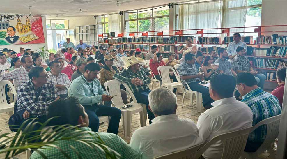 Ante agentes municipales, autoridades locales y re