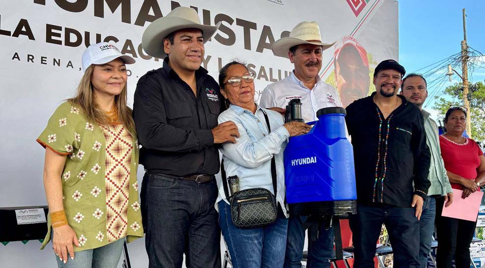 Junto al gobernador Eduardo Ramírez Aguilar y su 