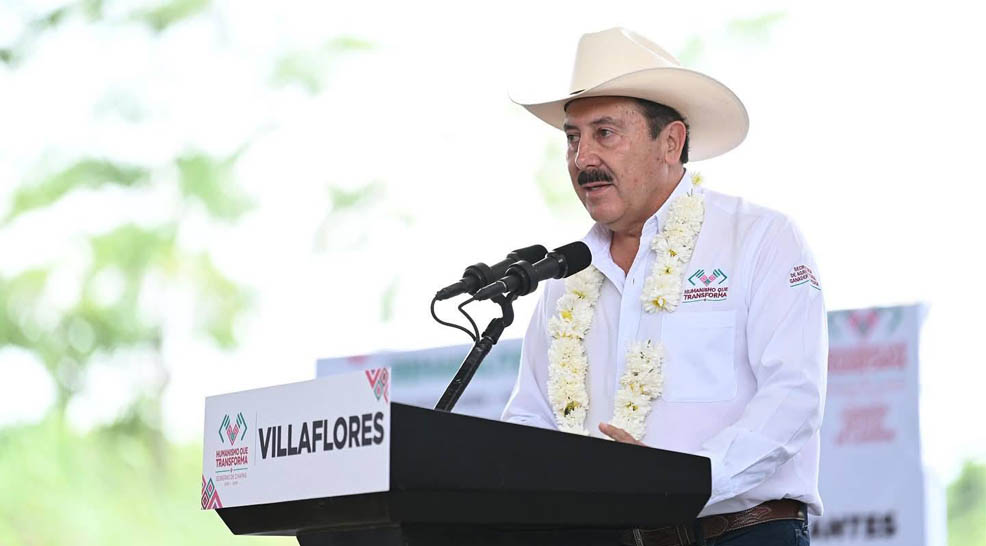 El secretario de Agricultura, Ganadería y Pesca, Marco Antonio Barba Arrocha, acompañó al gobernador Eduardo Ramírez Aguilar durante su gira por Villaflores, donde se anunciaron acciones para fortalecer el campo, mejorar caminos rurales y consolidar el bienestar de las familias chiapanecas.