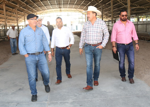 El secretario de Agricultura Ganadería y Pesca,  