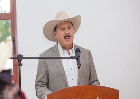 El Secretario de Agricultura, Ganadería y Pesca, 